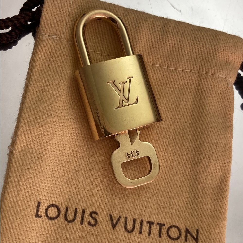 LV 🔐 #434 the 400 series - Picture 4 of 8